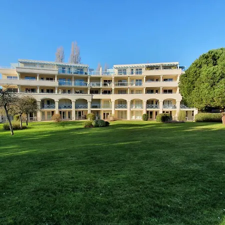 Avec Grande Terrasse Dans Un Magnifique Parc A 5 Minutes De La