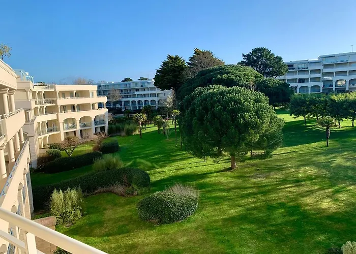 Avec Grande Terrasse Dans Un Magnifique Parc A 5 Minutes De La Apartment La Baule-Escoublac
